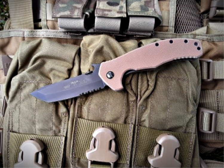 Emerson Roadhouse folding knife on load bearing gear.